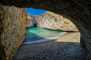 papafragas strand i milos ö, grekland foto