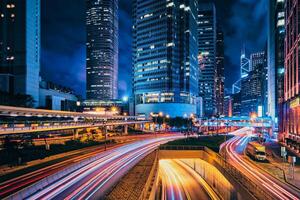 gata trafik i hong kong på natt foto