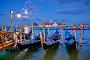 san giorgio maggiore kyrka med full måne. Venedig, Italien foto