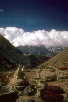 chorten och bergen foto