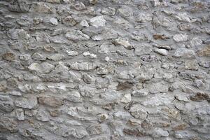 mycket gammal tegel sten vägg av slott eller fästning av 18: e århundrade. full ram vägg med föråldrad smutsig och knäckt tegelstenar foto