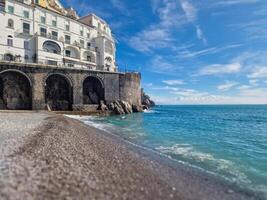 de magnifik amalfi kust i Italien är berömd för dess hisnande kust vyer, charmig byar, och rik kulturell arv. foto