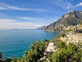 de magnifik amalfi kust i Italien är berömd för dess hisnande kust vyer, charmig byar, och rik kulturell arv. foto