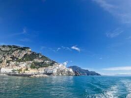 de magnifik amalfi kust i Italien är berömd för dess hisnande kust vyer, charmig byar, och rik kulturell arv. foto