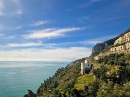 de magnifik amalfi kust i Italien är berömd för dess hisnande kust vyer, charmig byar, och rik kulturell arv. foto