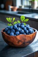ai genererad färsk blåbär i trä- skål på kök disken foto