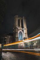 se av de medeltida helgon michaels kyrka i de Centrum av Gent, belgien under natt tid foto