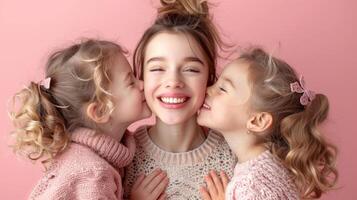 ai genererad ung mor kyssar förbi henne två döttrar på mjuk rosa bakgrund, mor dag begrepp foto