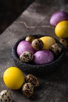 påsk ägg målad med naturlig färga foto