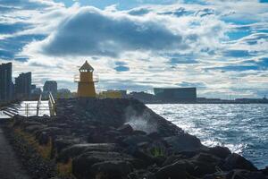 island resa seende landskap både naturlig och i de stad miljö - gyllene cirkel turism i island - reser i nordlig värld mellan Europa och Amerika foto