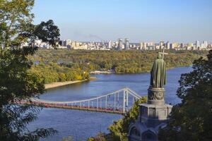 kyiv stadsbild på höst. ukraina. foto