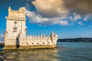 Lissabon, portugal på belem torn på de tagus flod. foto