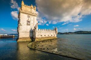 Lissabon, portugal på belem torn på de tagus flod. foto