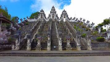 bali, Indonesien, 2024 - upplever lugn på pura lempuyang foto