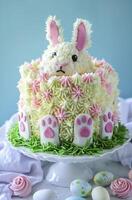 ai genererad en söt påsk kanin kaka med grön gräs foto