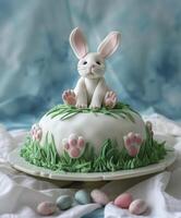 ai genererad en söt påsk kanin kaka med grön gräs foto