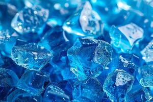 ai genererad en närbild av krossad is kristaller sola i en Häftigt blå nyans, ger de intryck av en miniatyr- frysta landskap foto