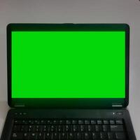 grön skärm bärbar dator - stock Foto