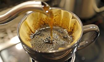ai genererad kaffe häller in i en kopp av kaffe, närbild foto