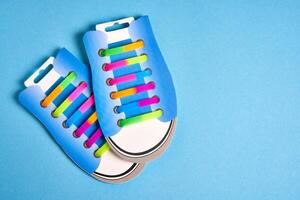 mång färgad skosnören för skor. plast snabb bunden alternativ skosnören foto