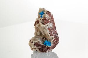 makro sten mineral pentagonit på en vit bakgrund foto