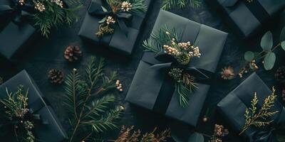 ai genererad svart lyx gåva lådor dekorerad med blommor och gran grenar, tall koner på en mörk bakgrund. årgång festlig bakgrund för bröllop eller födelsedag foto