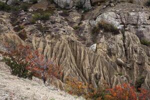 berg med erosion jord foto