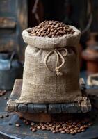 ai genererad rostad kaffe bönor i säckväv väska på trä- tabell foto