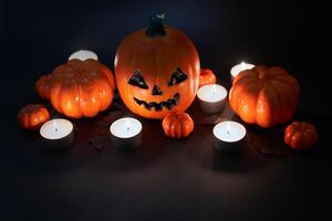 halloween bakgrund, orange dekorativ plast pumpa svart papper fladdermus svart kartong tacksägelse hälsning kort foto