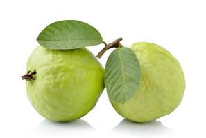 guava frukt isolerad på vit bakgrund