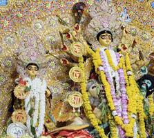 gudinnan durga med traditionell look i närbild vid en durga puja i södra Kolkata, durga puja idol, en största hinduiska navratri-festival i Indien foto