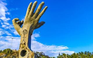 puerto escondido oaxaca mexico 2022 händer sten sten staty skulptur strand puerto escondido Mexiko. foto