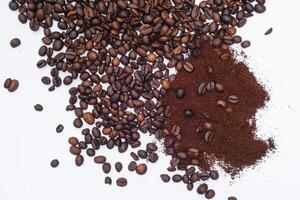 ord kaffe tillverkad från kaffe bönor isolerat på vit bakgrund foto