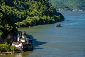 mraconia kloster på rumänska sidan av Donau River Djerdap Gorge foto