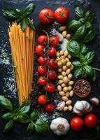 ai genererad pasta Ingredienser och färsk tomater med basilika och kryddor på svart bakgrund foto