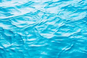ai genererad blå vatten i de slå samman. hav vatten. hav vatten. sommar. skärmsläckare foto