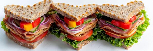 ai genererad hjärta formad smörgåsar med färsk grönsaker och gourmet kött för en friska lunch foto