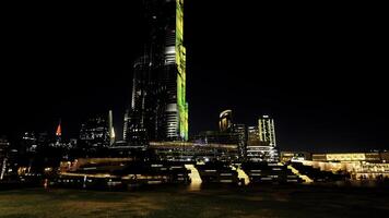 dubai, förenad arab emirates - december 12, 2023. burj khalifa högsta byggnad på natt. handling. upplyst skyskrapa på natt. foto