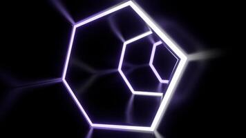 flygande inuti mörk virtuell tunnel med neon hexagonal rutnät. design. ljus neon rutnät av hexagoner i de ändlös böjning korridor. foto