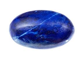 polerad mörk blå lapis lazuli mineral isolerat foto