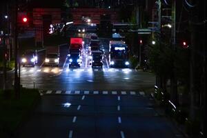 en natt trafik sylt på de stadens centrum gata i tokyo lång skott foto