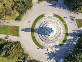 antenn topp se till de dekorerad hav trädgård och de pantheon av de fallen av de krig foto