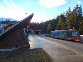 jasna, slovakien - 1 januari 2014 turism i stad och semesterort foto