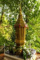gyllene wat phra den där doi suthep tempel tempel chiang mai thailand. foto