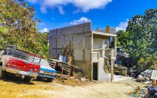 puerto escondido oaxaca mexico 2023 parkerad bilar fordon i de tropikerna i Mexiko. foto