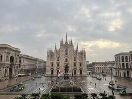 milano, Italien - 12 november 2023. milan central fyrkant i främre av de duomo. Italien foto