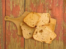 bröd på träbakgrund foto