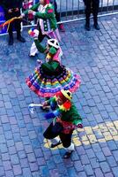 cusco, peru, 2015 - man och kvinna inti raymi festival parad söder Amerika foto