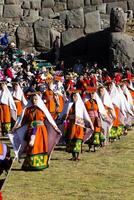 cusco, peru, 2015 - kvinnor i traditionell kostymer inti raymi peru foto