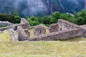 sten vägg ruiner machu picchu peru söder Amerika med grön foto